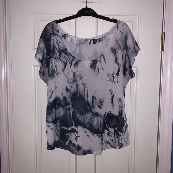 KIRRA XL “TIE-DYE” FLOWY CHARCOAL GREY TOP - Picture 2 of 3